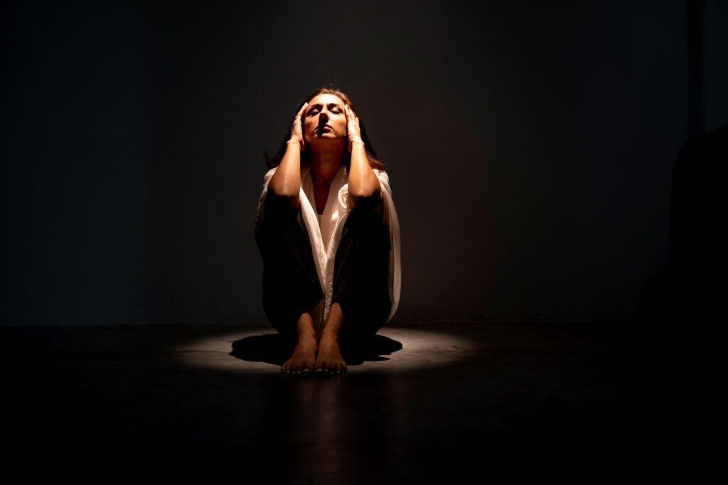 Ciencia Revela la Verdad: Desmontando 3 Mitos sobre la Respuesta a Crisis Suicidas