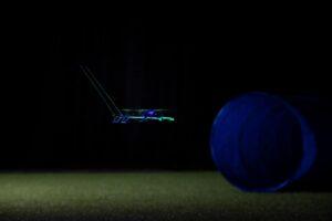 Drones miniatura iluminan la oscuridad con tecnología inspirada en los bigotes de los ratones