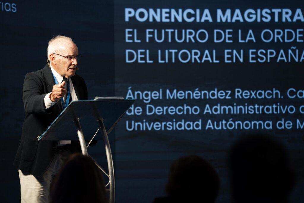 Ángel Menéndez Rexach aboga por la reforma de la Ley de Costas estatal junto a las comunidades autónomas