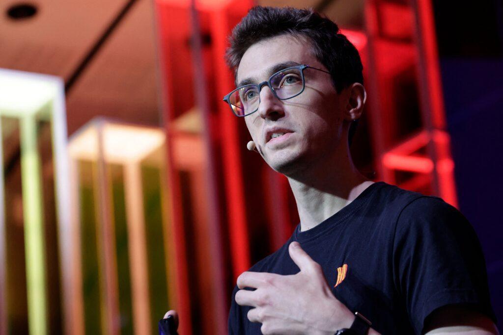 Mistral Lanza Le Chonk: Un Innovador Modelo de IA de Código Abierto que Desafía a OpenAI y China